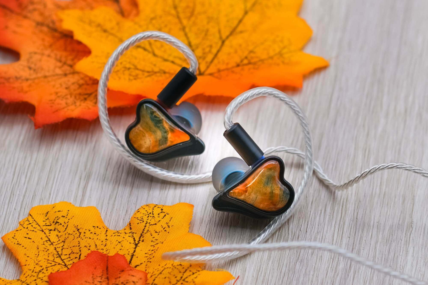 Geek Wold GK10: Budget Tribrid With 2 Piezoelectric+2DD+1BA Drivers