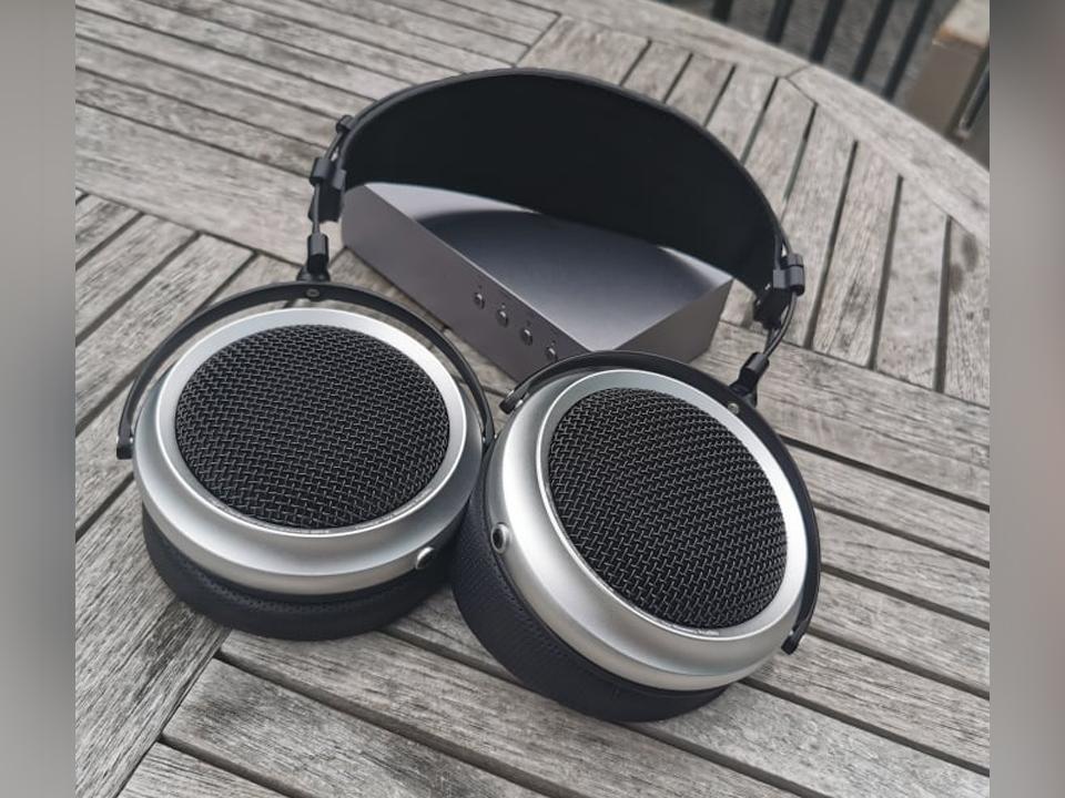 iBasso SR2 Semi-Open Back Headphone Quick Review: Wide & Detailed