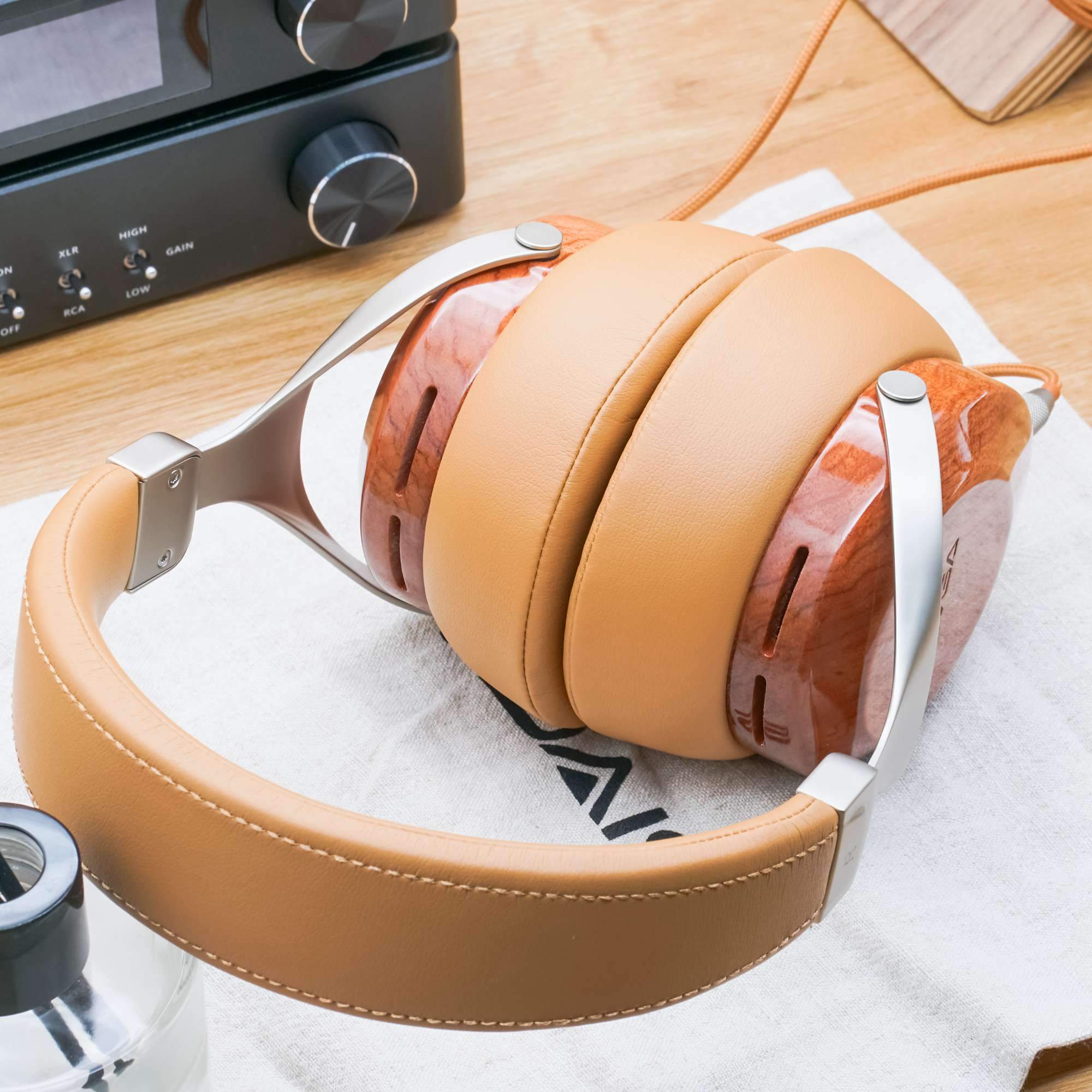 Sivga SV021 Over-ear Close-back Solid Wood Headphone HiFiGo