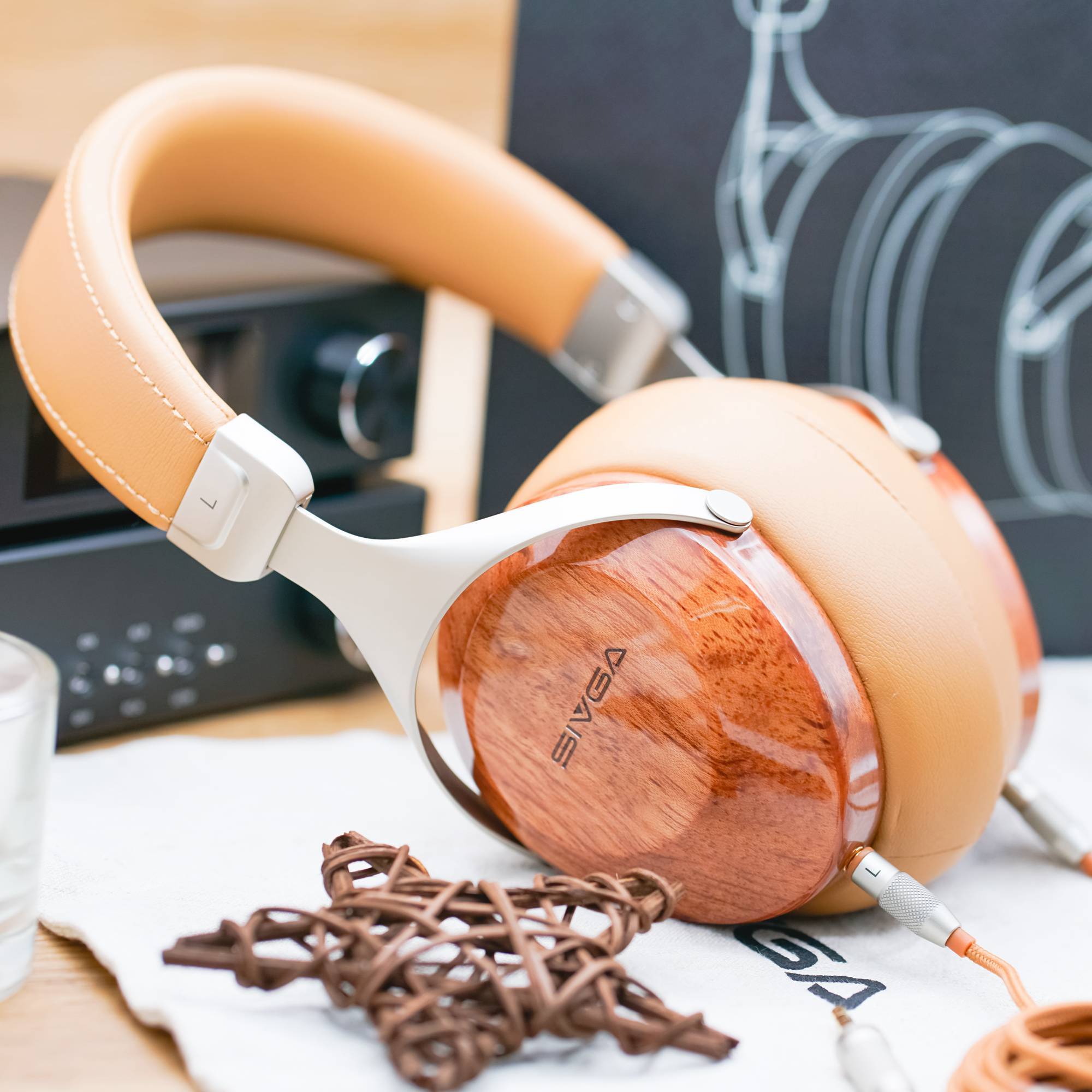 Sivga SV021 Over-ear Close-back Solid Wood Headphone HiFiGo