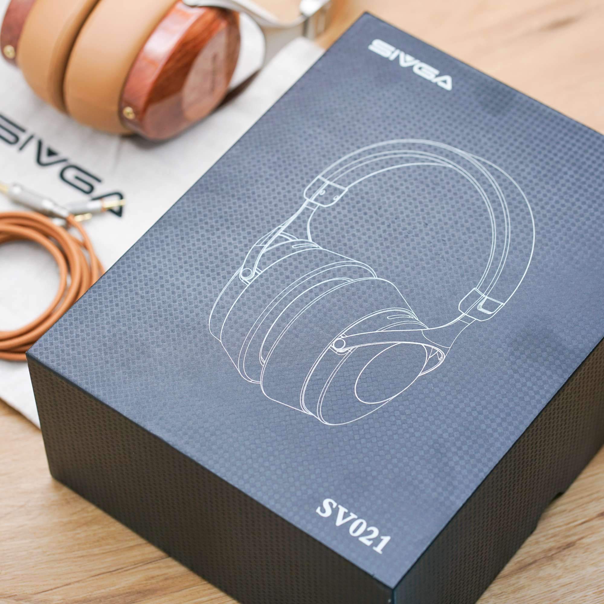 Sivga SV021 Over-ear Close-back Solid Wood Headphone HiFiGo