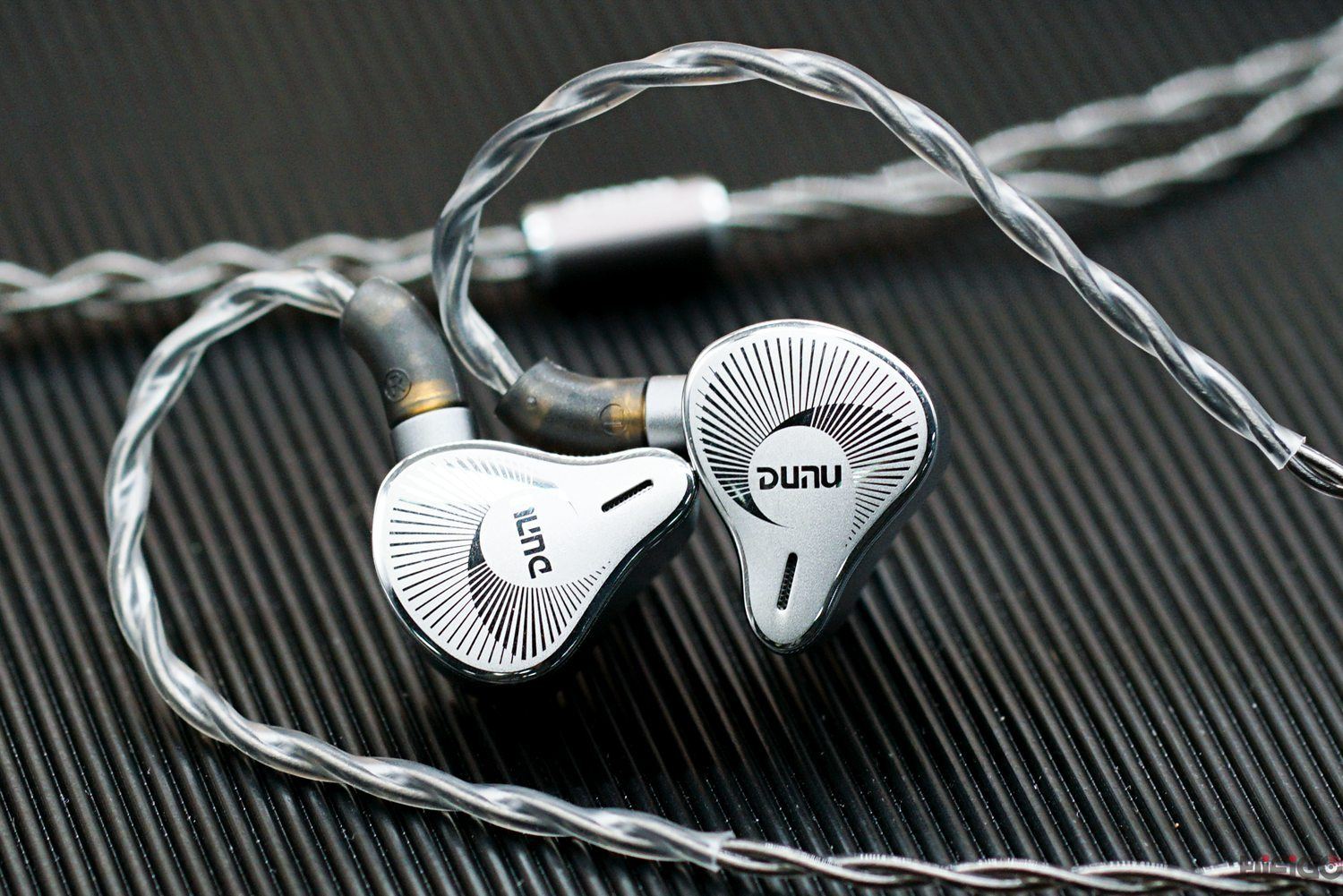 DUNU EST112 Four-Driver Triple-Hybrid Latest IEMs Announced!!