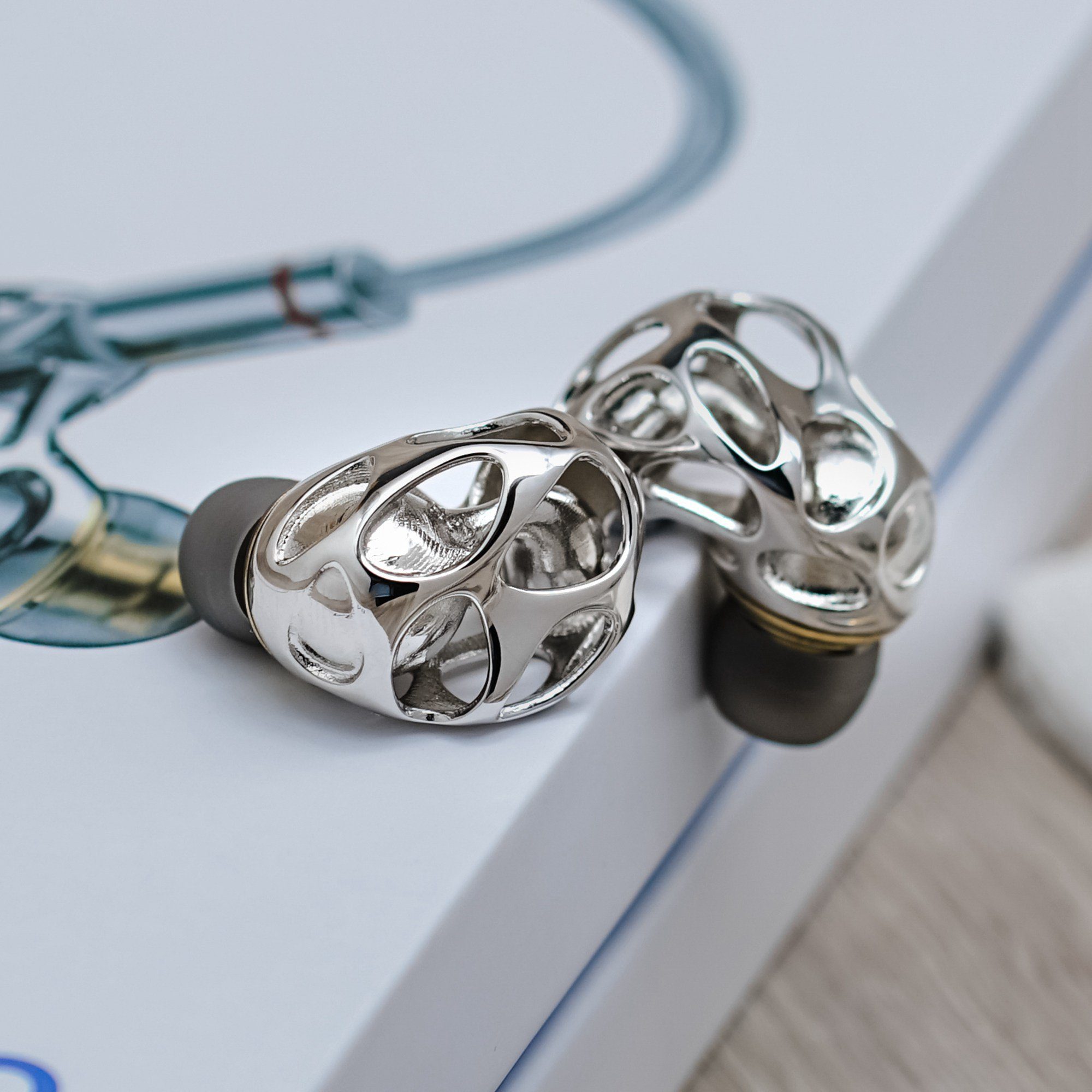 Blon BL-A8 Flagship Metal Hollow Earphone HiFiGo 