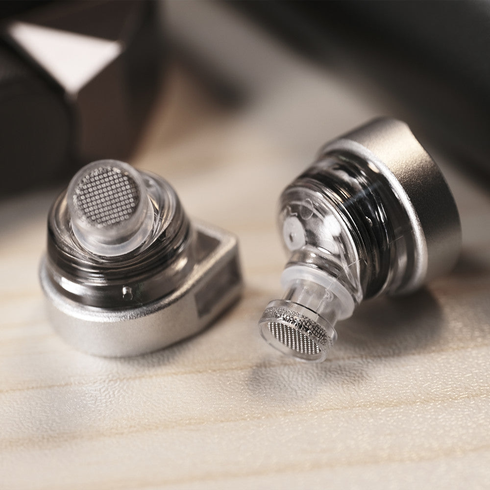 Qoltiqlari soqollanmagan qora tanli ayollarning fotosuratlari